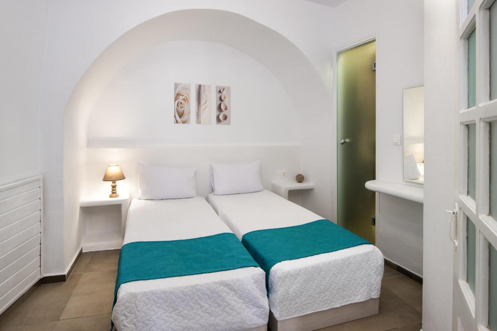 Lava Stone Bed and Breakfast Οία Εξωτερικό φωτογραφία